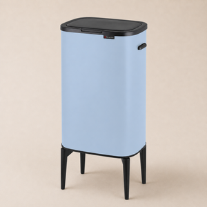 פח אשפה מעוצב 53 ליטר עם רגליים Calabria תכלת | Buona Casa