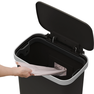 פח דוושה פלסטיק שחור VICENZA 50L + חבילת 20 שקיות זבל מתנה!