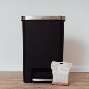 פח דוושה פלסטיק שחור VICENZA 50L + חבילת 20 שקיות זבל מתנה!