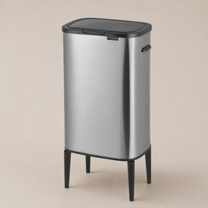 פח אשפה 53L עם רגליים Calabria Metallic Silver – סרטון ראשי
