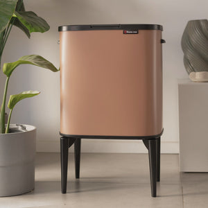 פח אשפה 33L עם רגליים Calabria Mocha Mousse – סרטון ראשי