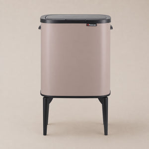 פח אשפה 33L עם רגליים Calabria Taupe Pink – סרטון ראשי