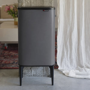 פח אשפה 53L עם רגליים Calabria Dark Gray – סרטון ראשי